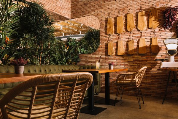 Revolutionize your restaurant with Resv 2 Revolutionize your restaurant with Resv